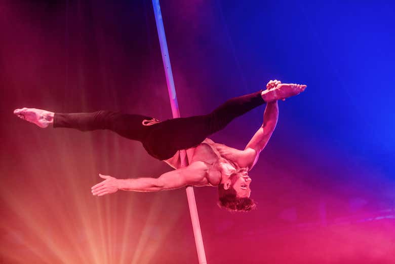 Acrobaties de l'Atomic Saloon Show
