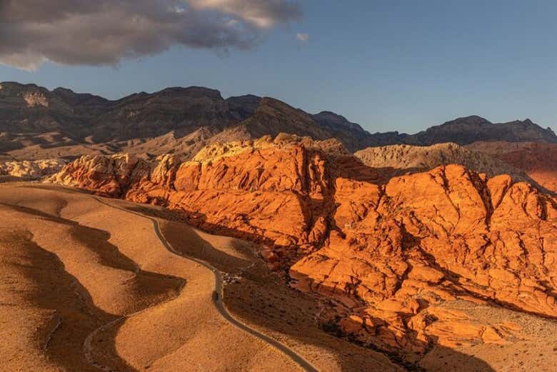 Vue panoramique du Red Rock Canyon au coucher du soleil